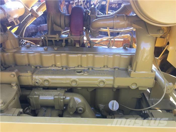 CAT D 6 D Telaketjupuskutraktorit
