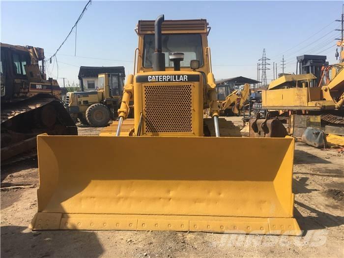 CAT D 6 D Telaketjupuskutraktorit