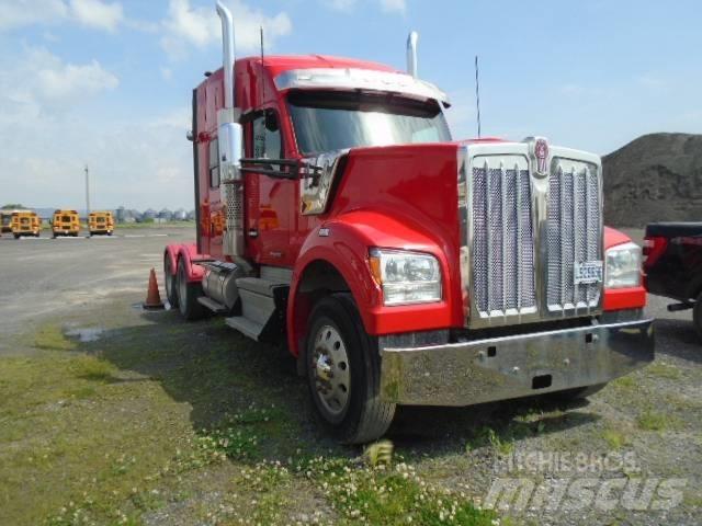 Kenworth W 990 Vetopöytäautot