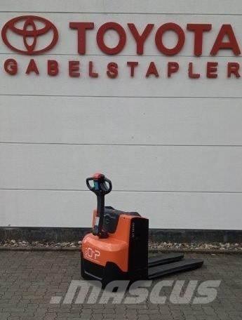 Toyota LWE 200 Käyden ajettavat pinoamistrukit