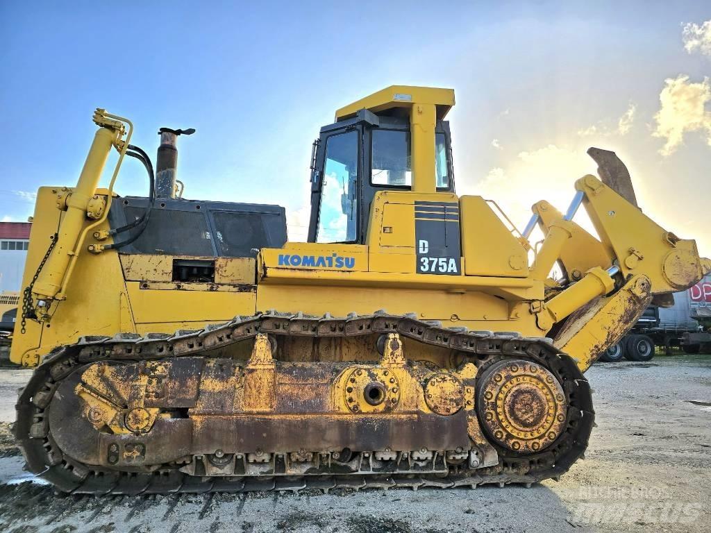 Komatsu D 375 A-1 Telaketjupuskutraktorit