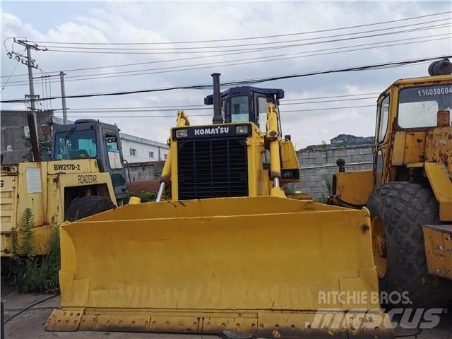 Komatsu D85-21 Telaketjupuskutraktorit