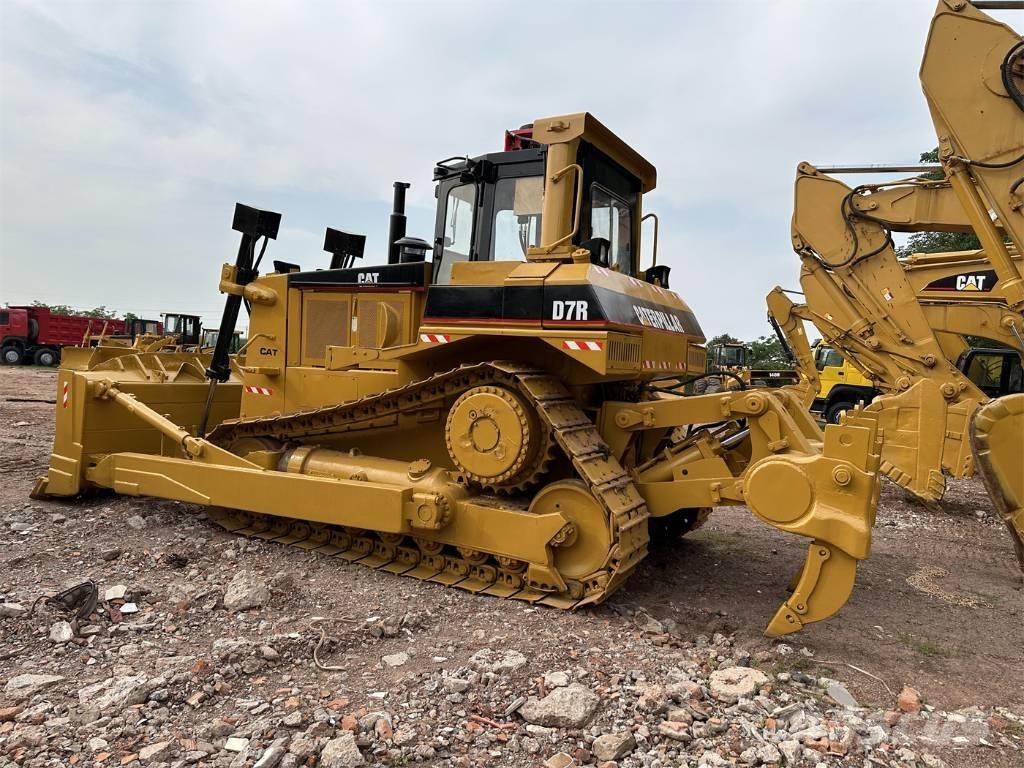 CAT D7R Telaketjupuskutraktorit
