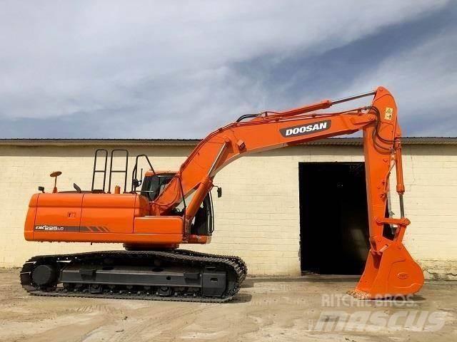 Doosan DX 225 Telakaivukoneet