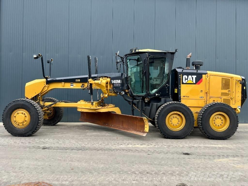 CAT 140M2 AWD Tiehöylät