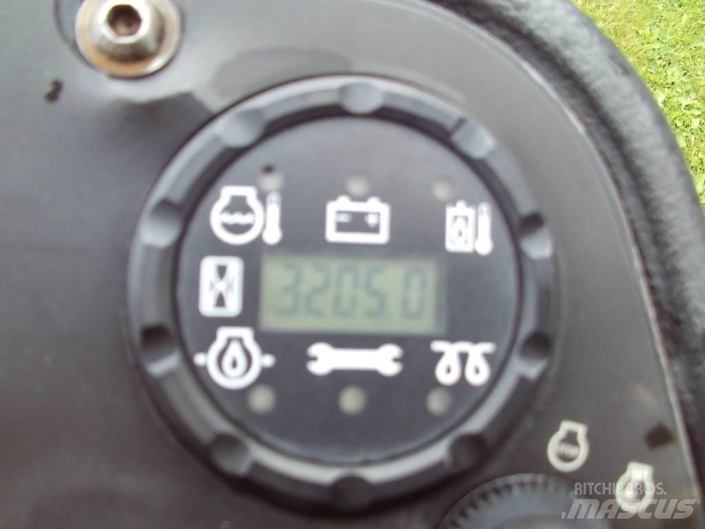 John Deere 8800 Päältäajettavat ruohonleikkurit