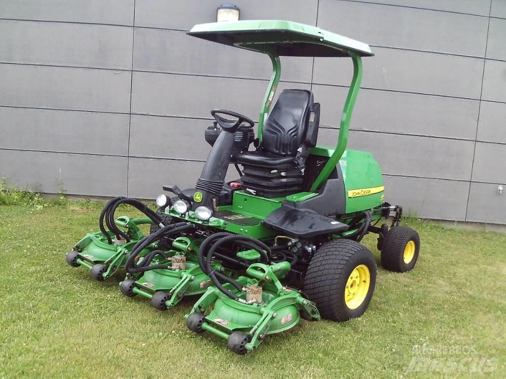 John Deere 8800 Päältäajettavat ruohonleikkurit