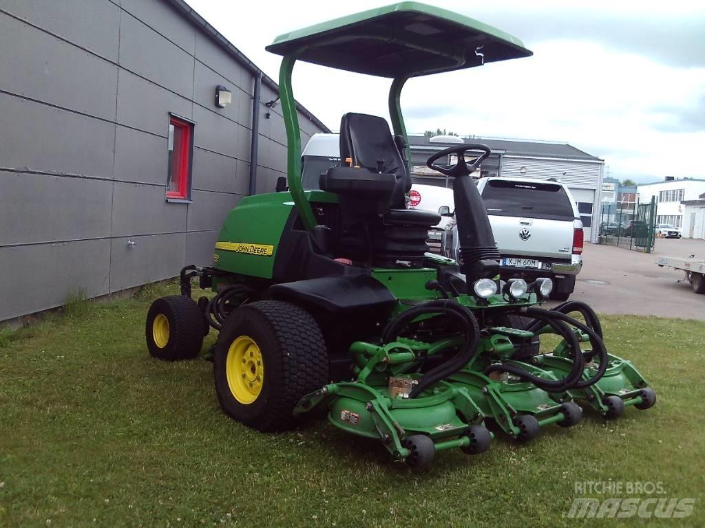 John Deere 8800 Päältäajettavat ruohonleikkurit