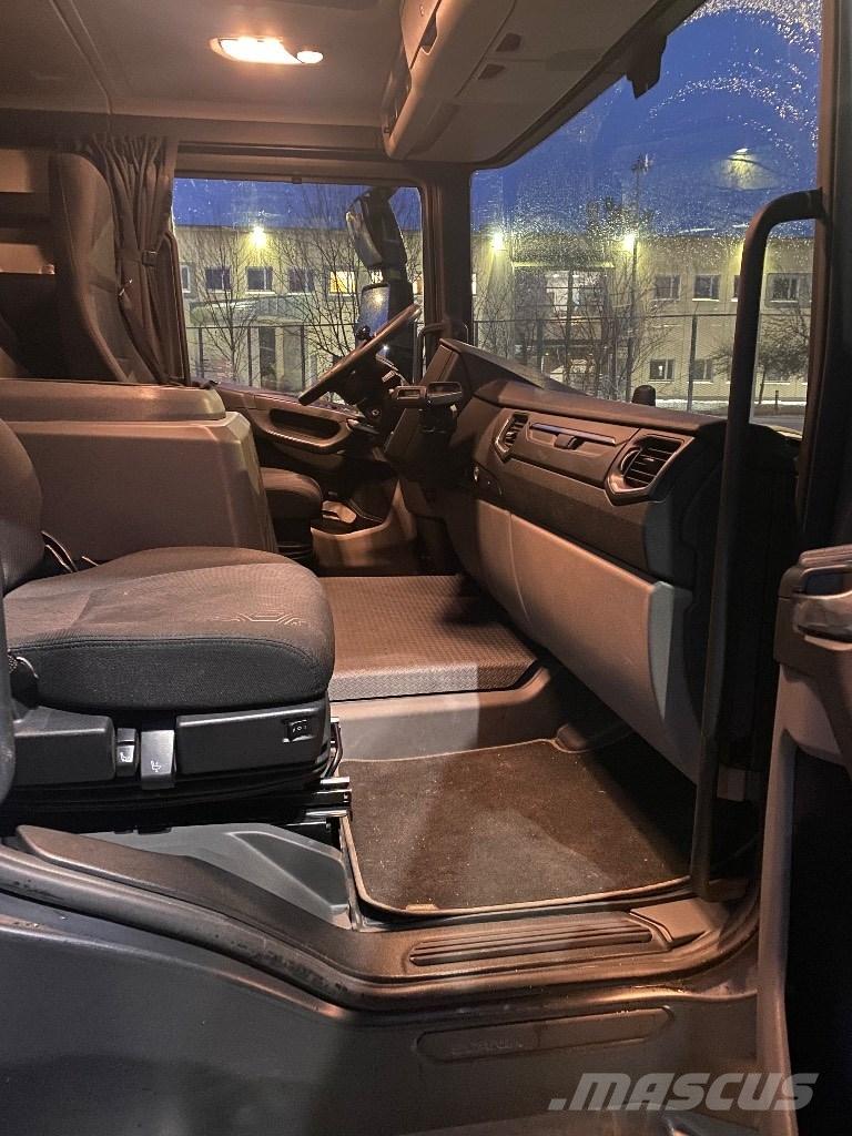 Scania LB Umpikorikuorma-autot