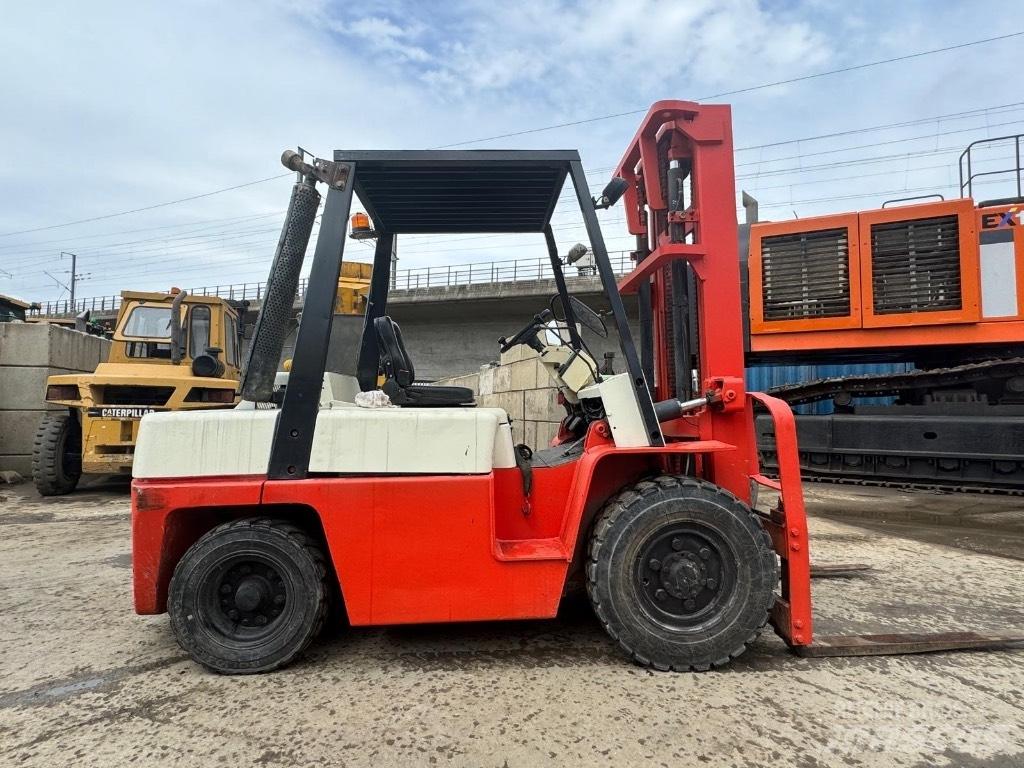 Nissan WF03A35U Dieseltrukit