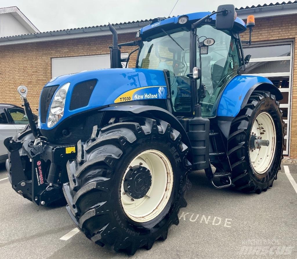 New Holland T 7030 Traktorit