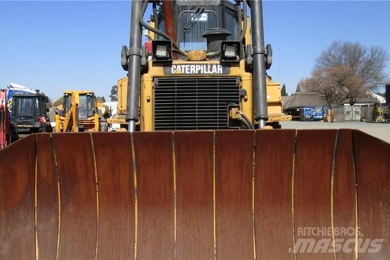 CAT D6R Telaketjupuskutraktorit
