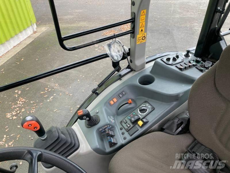 CLAAS NEXOS 240 M Traktorit