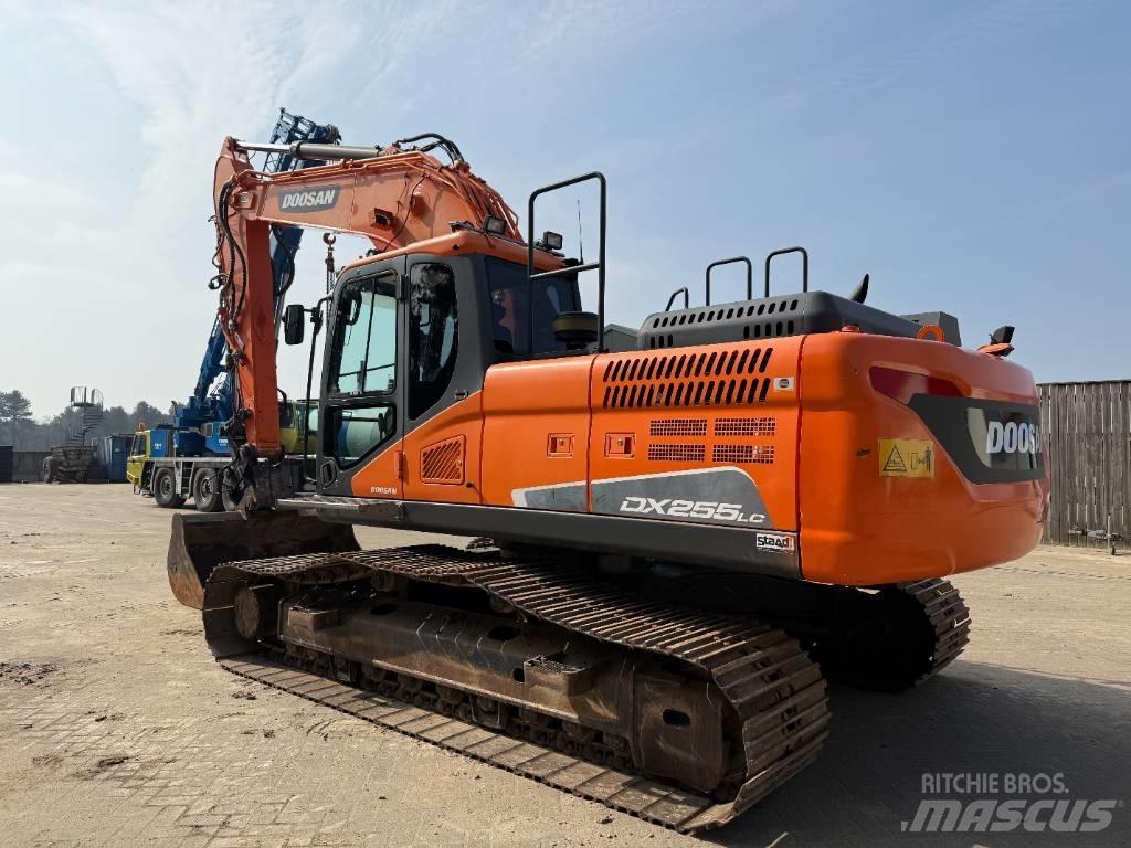 Doosan DX 255 LC-5 Telakaivukoneet