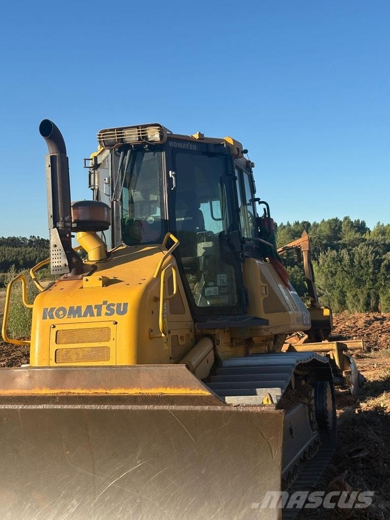 Komatsu D 61 EX-23 Telaketjupuskutraktorit