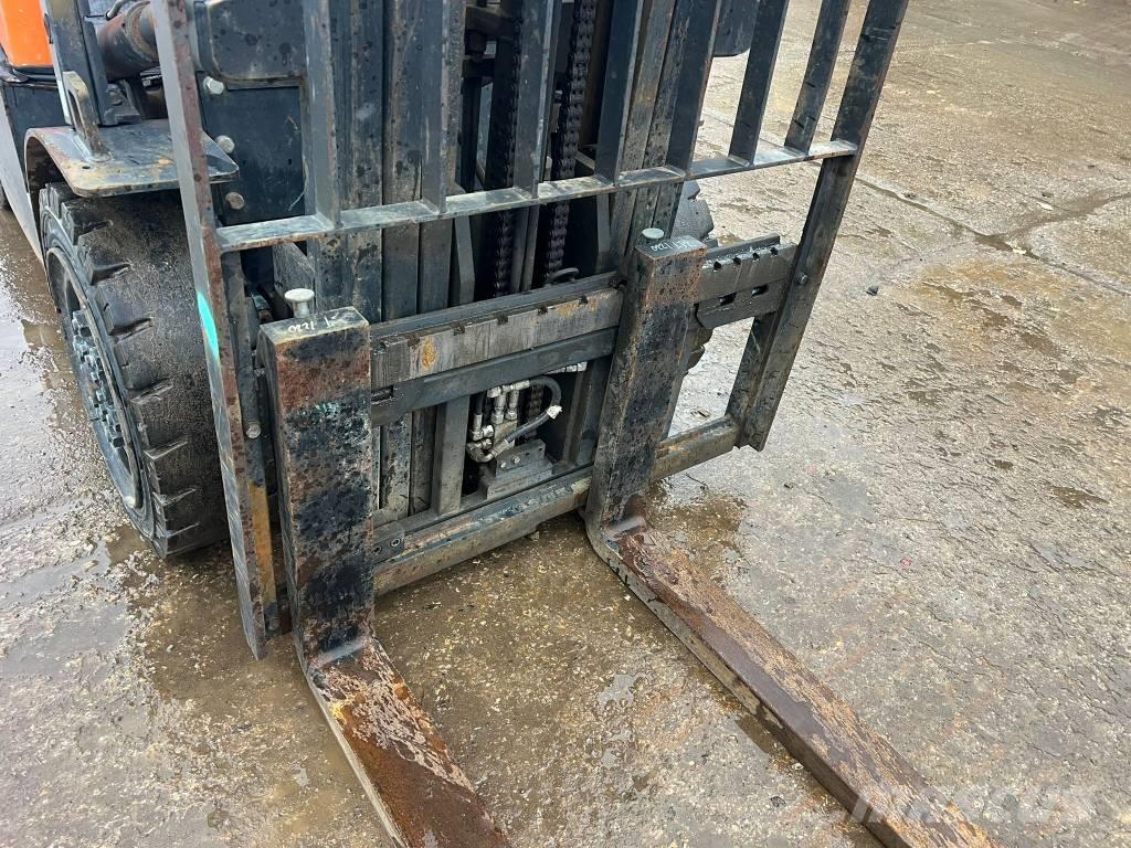 Doosan D 30 GP Dieseltrukit