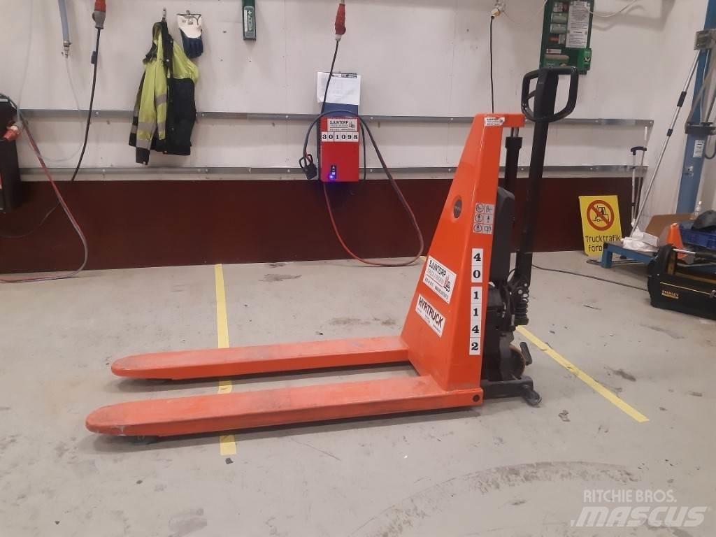 BT HHL100 Lavansiirtotrukit