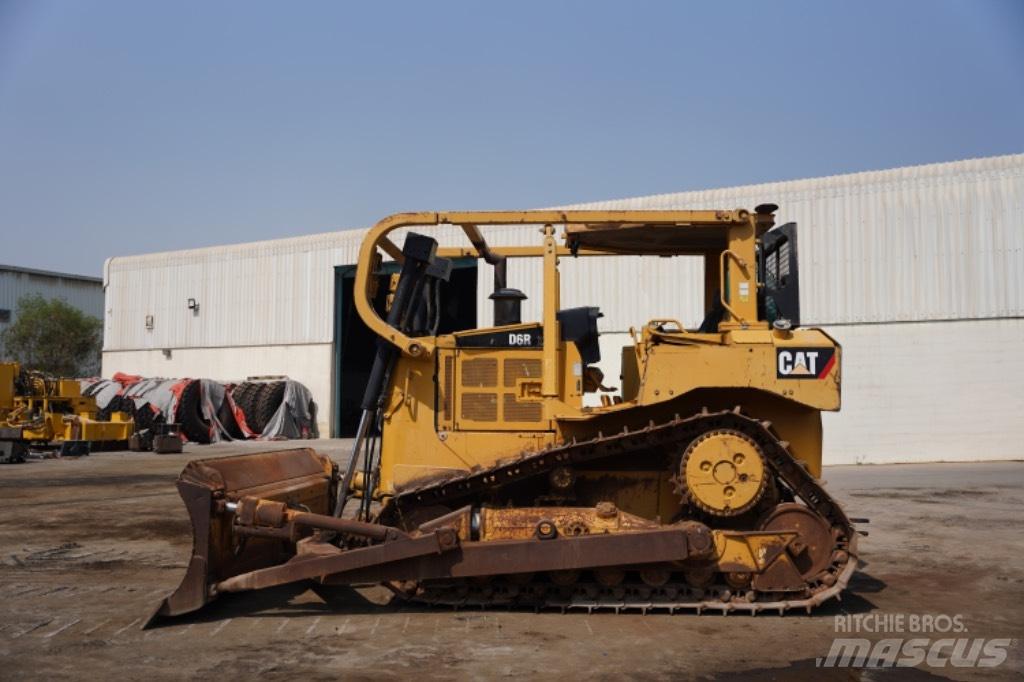 CAT D 6 R Telaketjupuskutraktorit