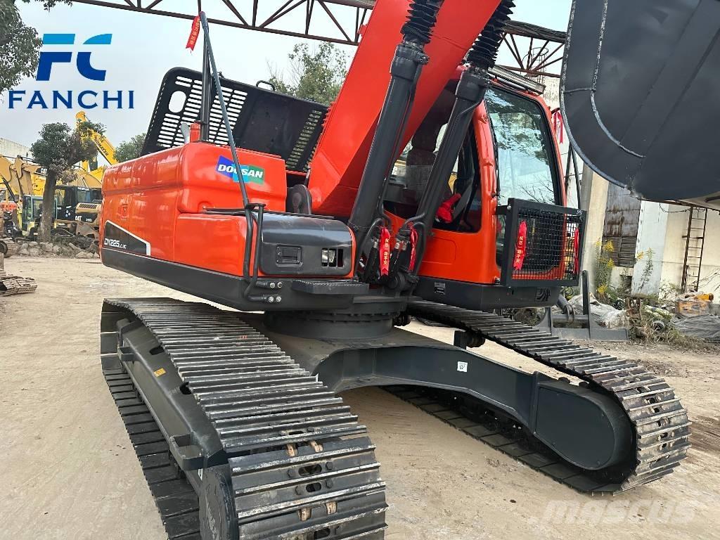 Doosan DX 225 LC Telakaivukoneet