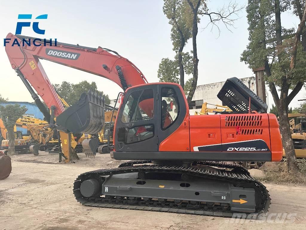 Doosan DX 225 LC Telakaivukoneet