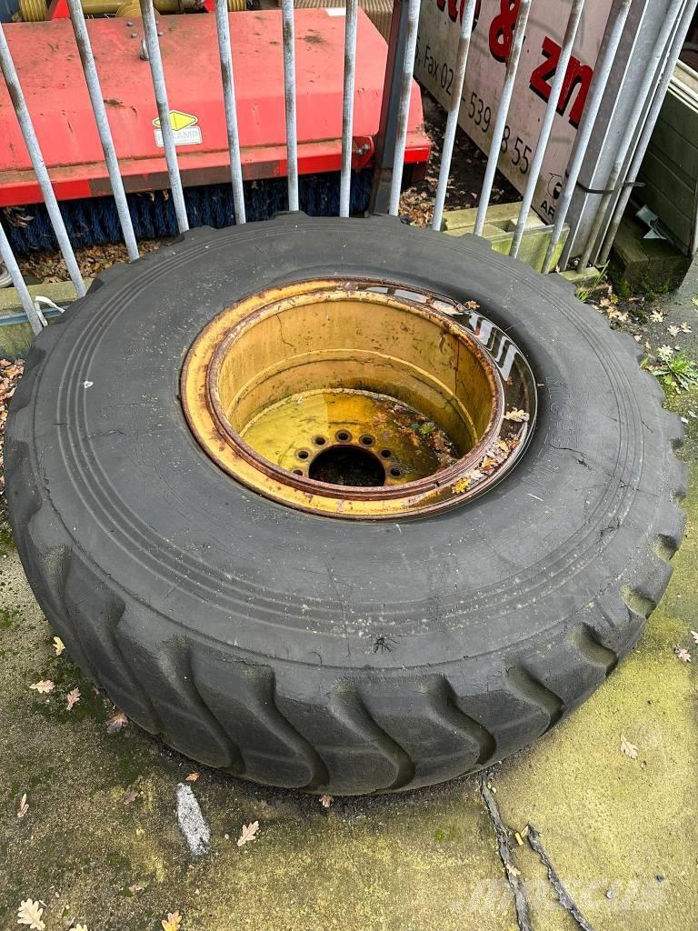 Komatsu WA200 Pyöräkuormaajat