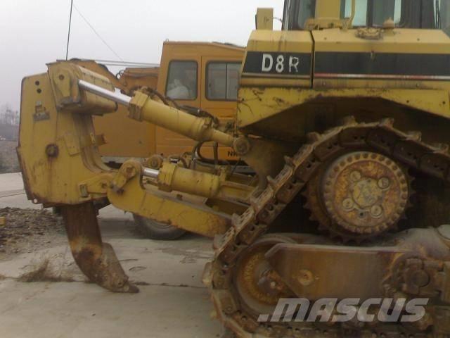 CAT D8R Telaketjupuskutraktorit