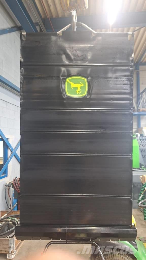 John Deere F708644 Ohjaamo ja sisusta