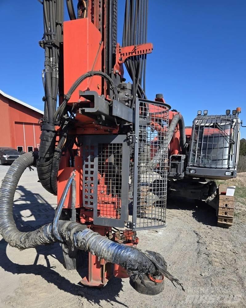 Sandvik Ranger DX800 Tunneli- ja maanalaiset kaivosporat