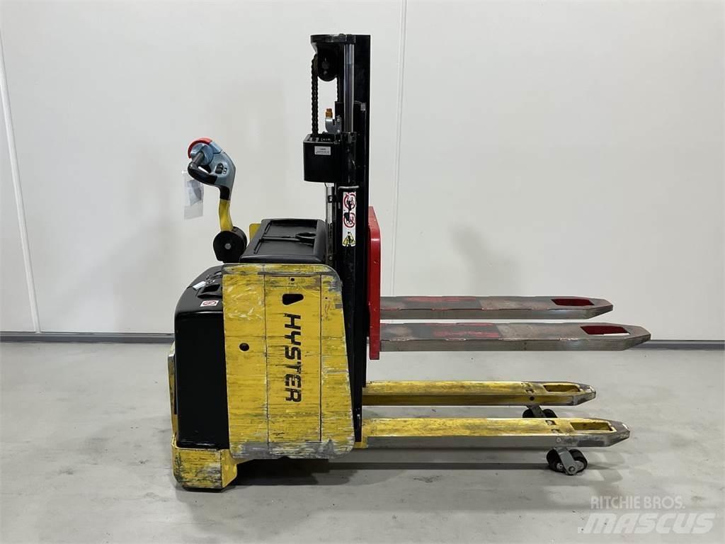 Hyster P2.0SD-17 Ajettavat pinoamisvaunut