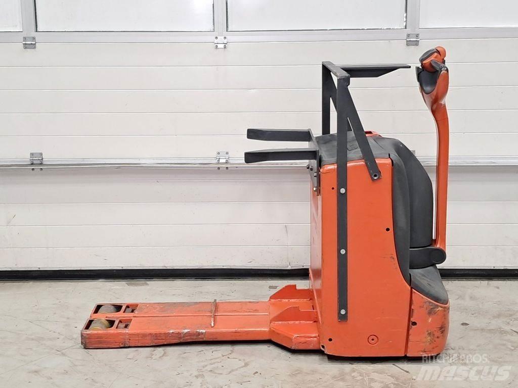 Linde T16 Lavansiirtotrukit