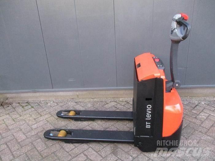 Toyota LWE 140 Lavansiirtotrukit