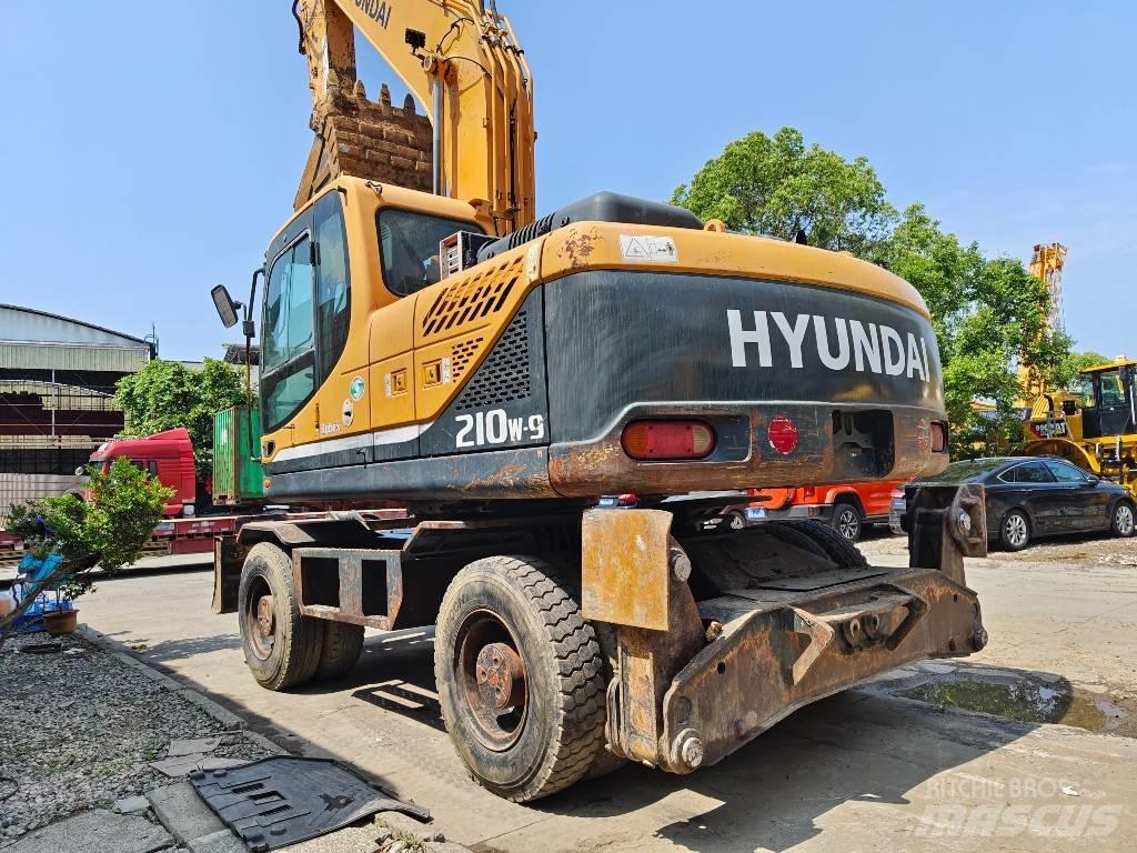 Hyundai R210W-9 Pyöräkaivukoneet