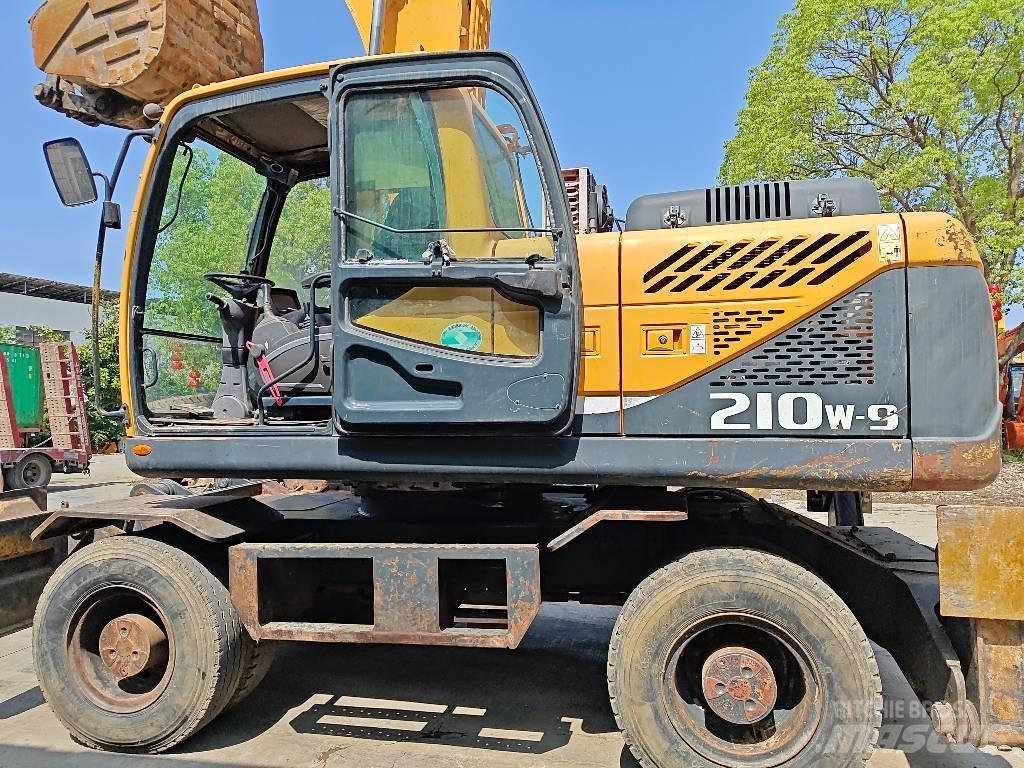 Hyundai R210W-9 Pyöräkaivukoneet