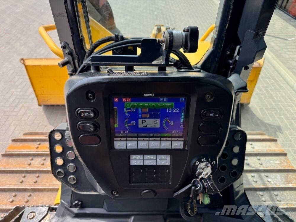 Komatsu D37PXi-24 Telaketjupuskutraktorit