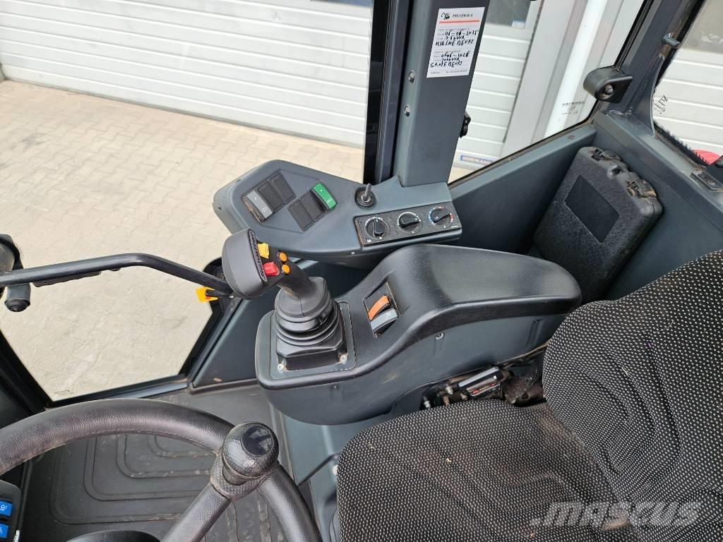 Schäffer 6680Z-II Pyöräkuormaajat