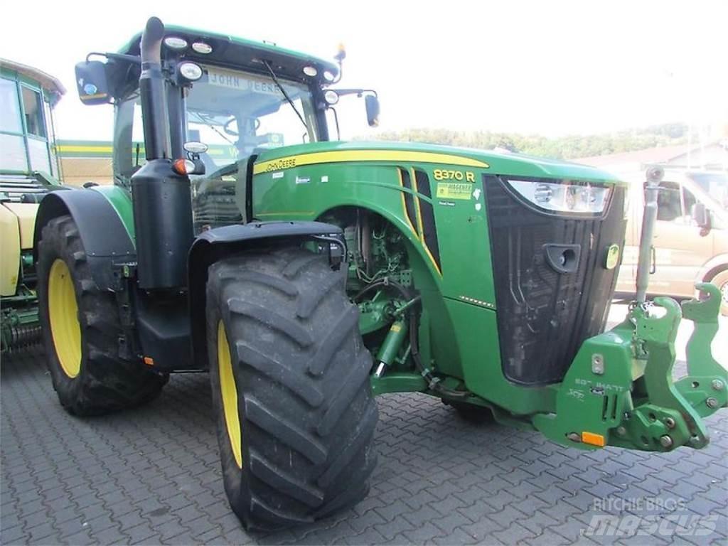 John Deere 8370R Traktorit