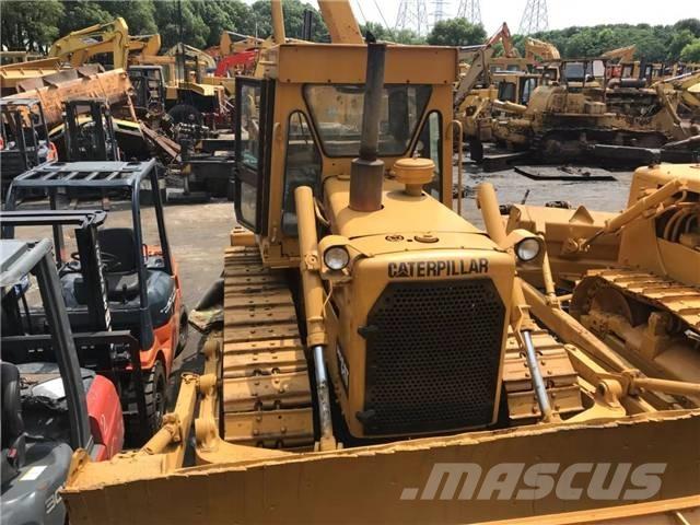 CAT D 6 D Telaketjupuskutraktorit