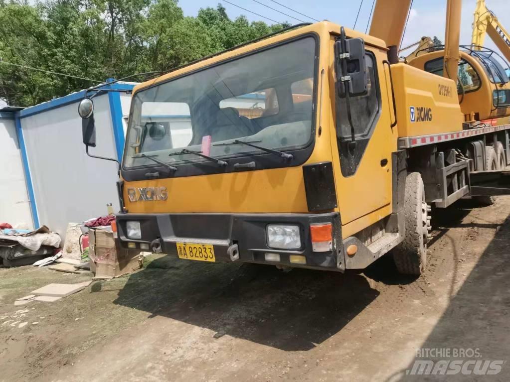 XCMG QY25K Mobiilinosturit