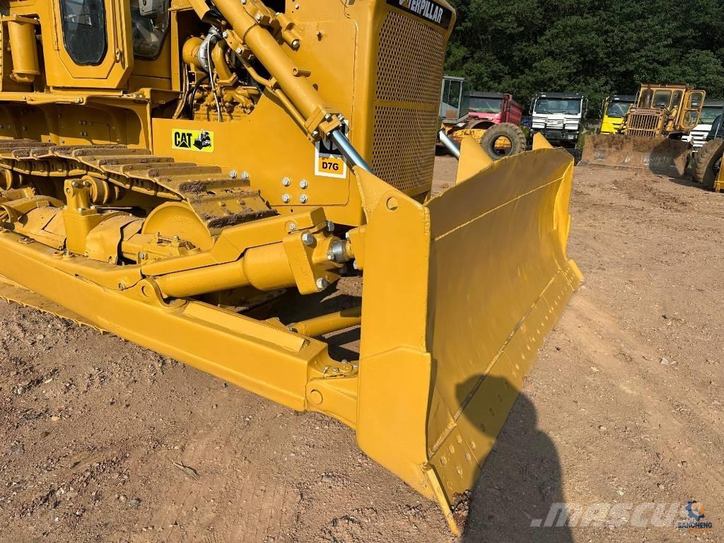 CAT D7G Telaketjupuskutraktorit