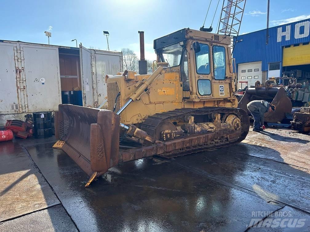 CAT D6D with winch Telaketjupuskutraktorit
