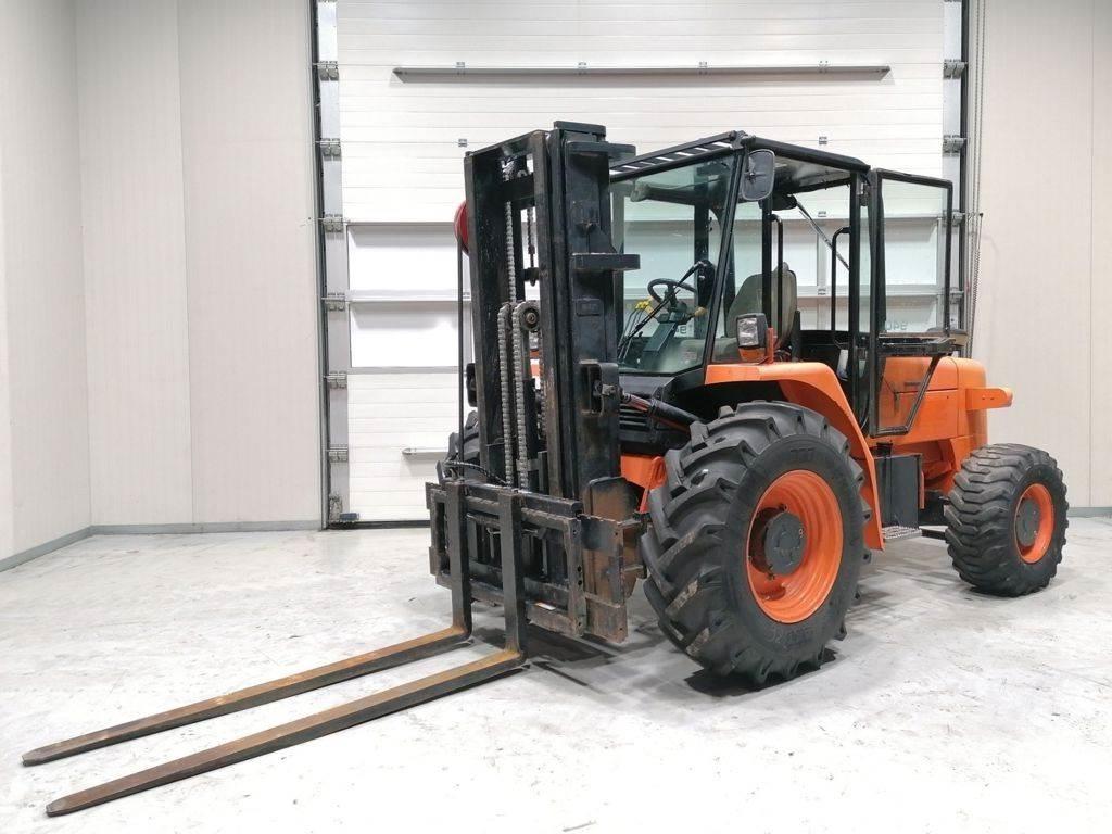 JCB 940 Maastotrukit