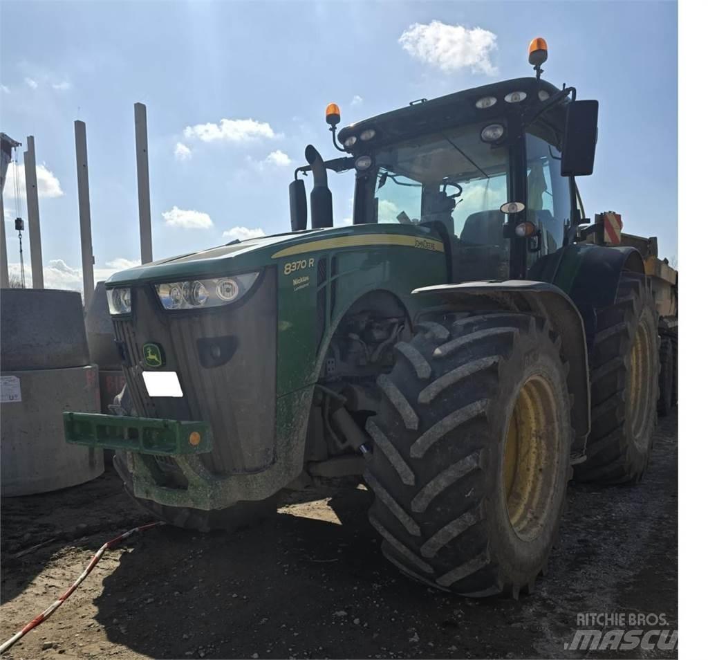 John Deere 8370R Traktorit