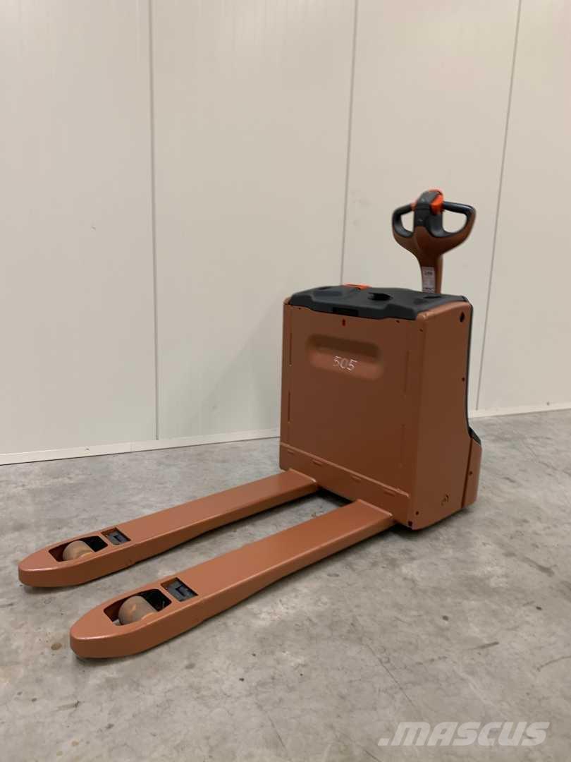 Linde T16 Käyden ajettavat pinoamistrukit