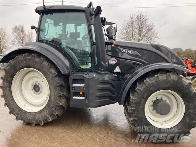 Valtra T214 Versu Traktorit