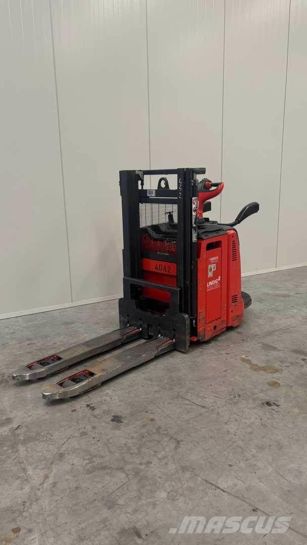 Linde D12AP Ajettavat pinoamisvaunut