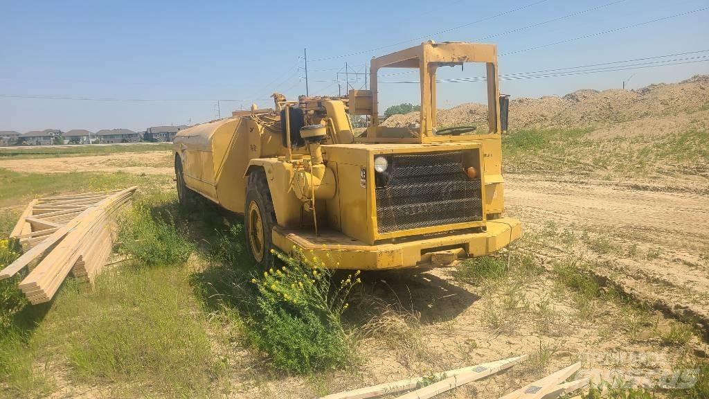 CAT 613 B Vesisäiliöautot