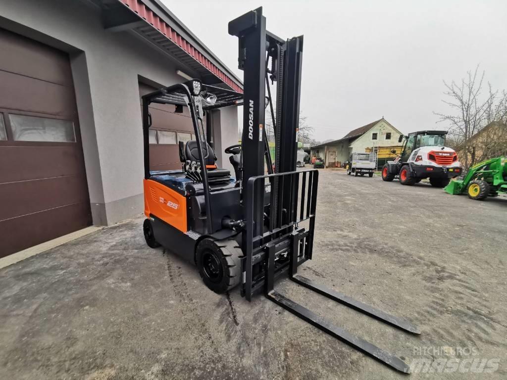 Doosan B25S-7 Sähkötrukit