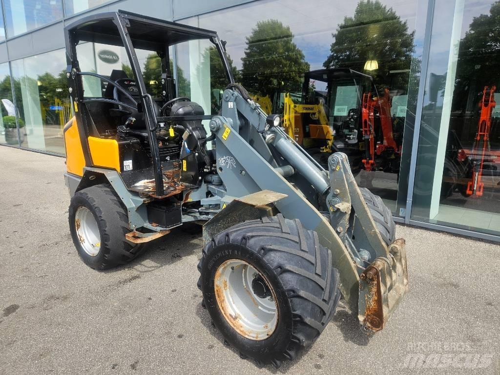 GiANT v5003 x-tra Pienkuormaajat