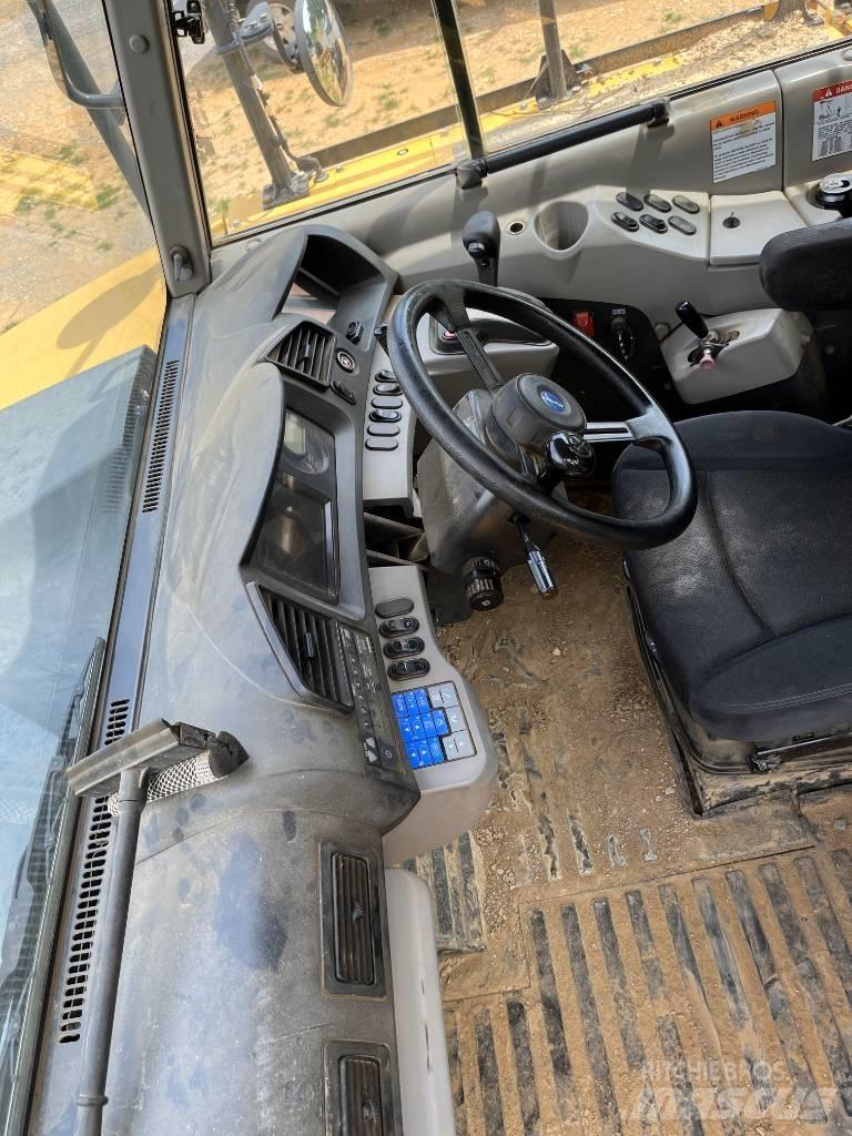 Komatsu HM 400 Dumpperit