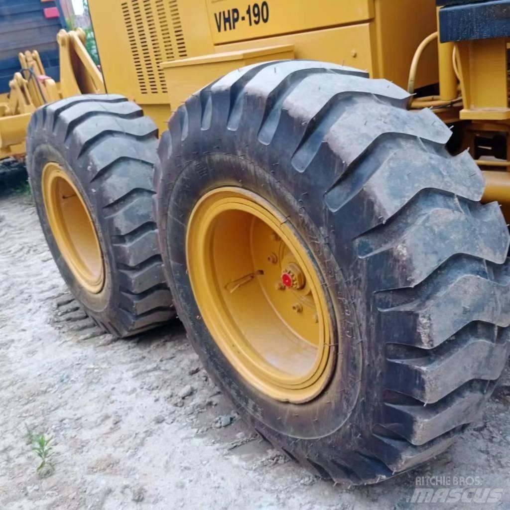 CAT 140 K Tiehöylät